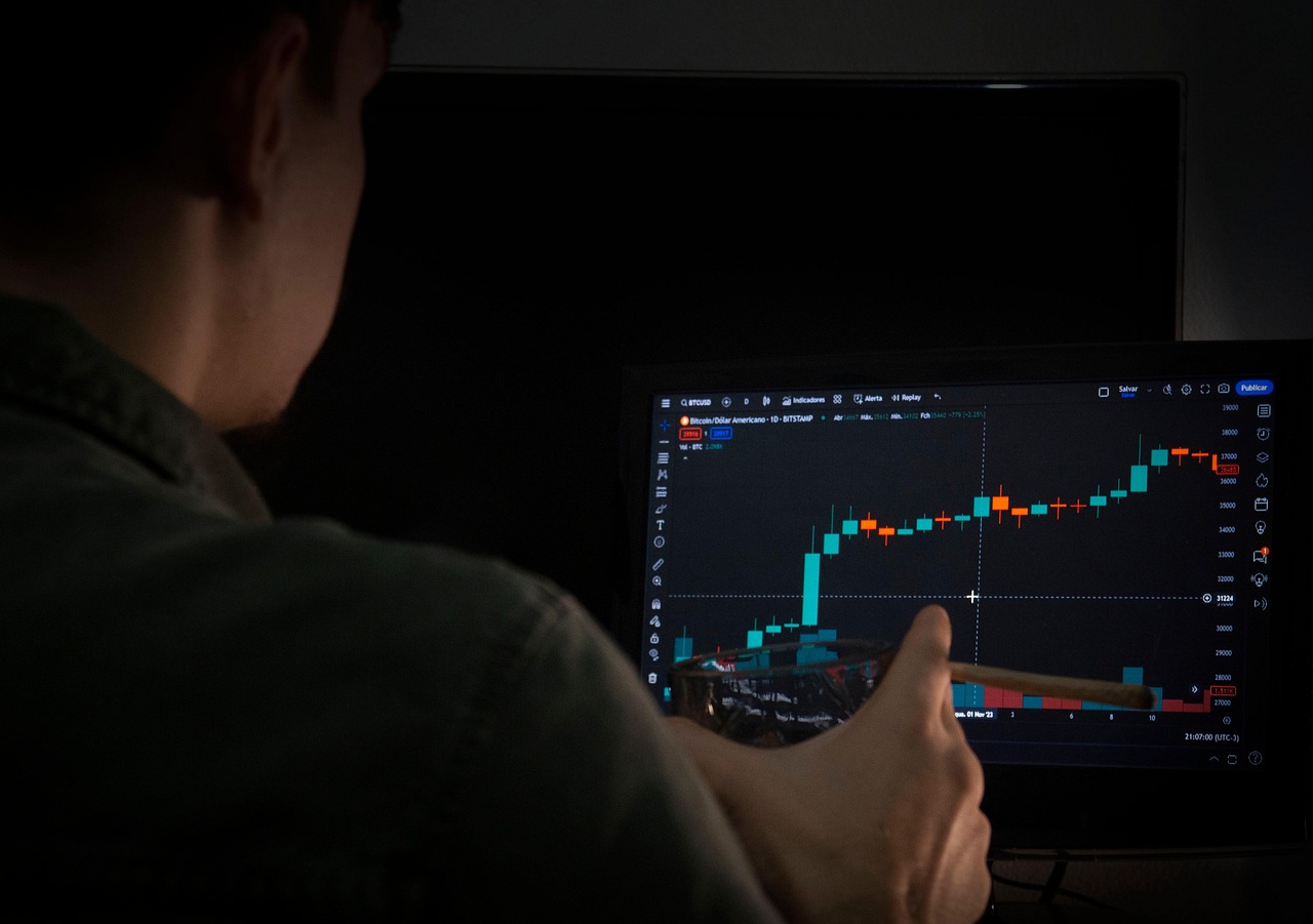 Cloudflare Partners with Anthropic, Faces ESG Scrutiny Amid Growth Prospects