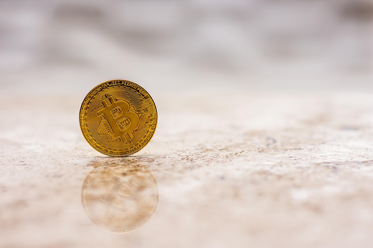 Cryptocurrency Market Stalls Amid Geopolitical Tensions and Analyst Concerns