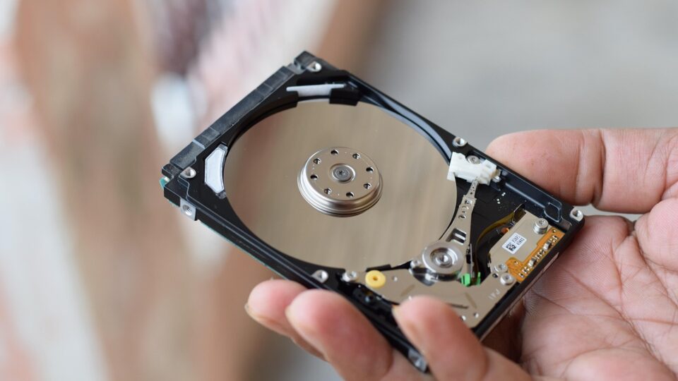 Surge in AI Data Demand Fuels Growth for Seagate and Western Digital