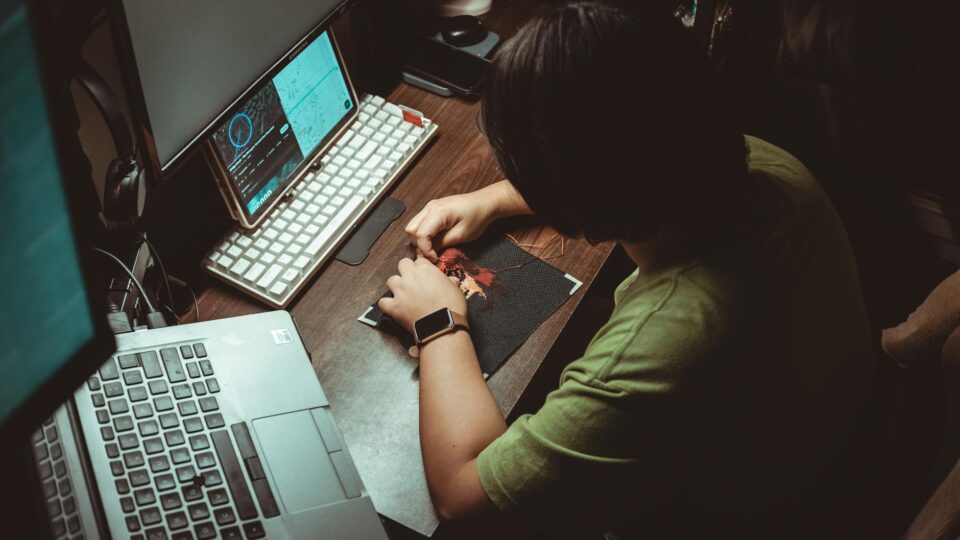 AI Agents Set to Dominate Banking Cloud Operations by 2026