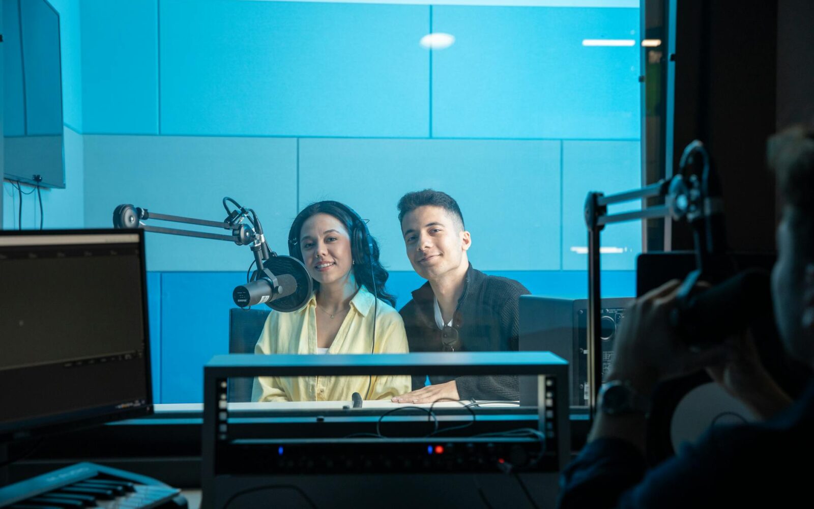 AI Agents Struggle with Radio Stations Despite Creative Output