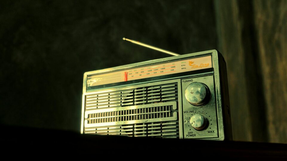 AI-Run Radio Stations Fail, Highlighting Limitations of Current Models
