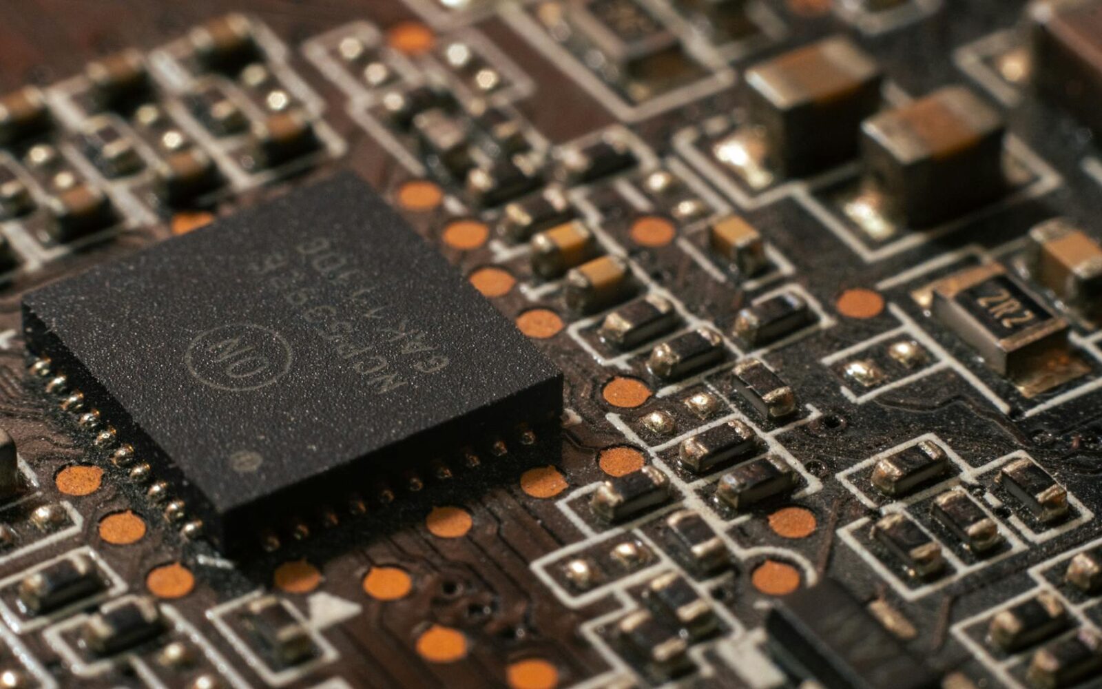 Hoth Transitions to Rocket One, Targets AI Semiconductor Efficiency