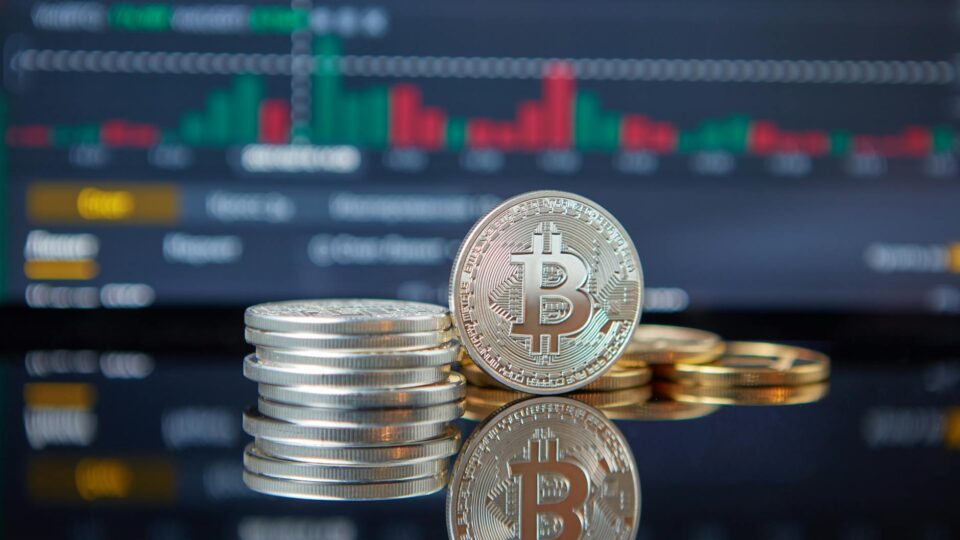 AI Agents Facilitate Financial Analysis with Minimal Costs
