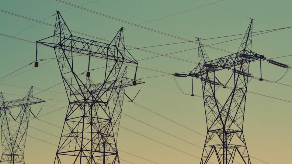 Quanta Services Outshines MasTec in AI Infrastructure Investment