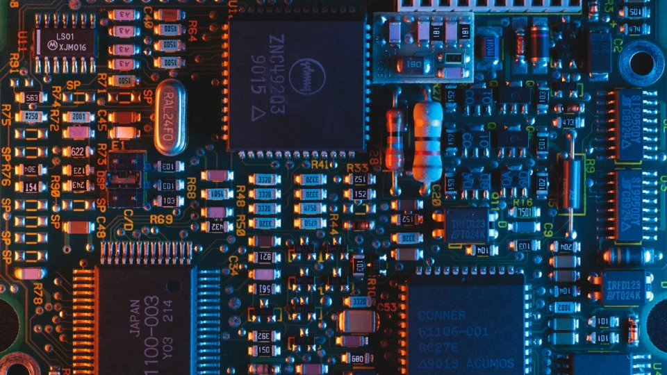 Roundhill Memory ETF Sees 96% Surge Amid AI Memory Demand