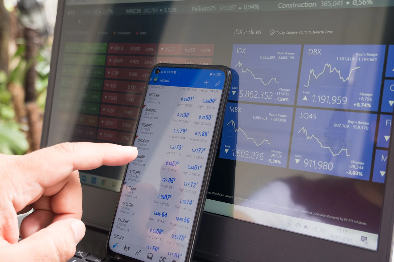 Point72’s Strategic Shift into AI Infrastructure with Mercury Investment