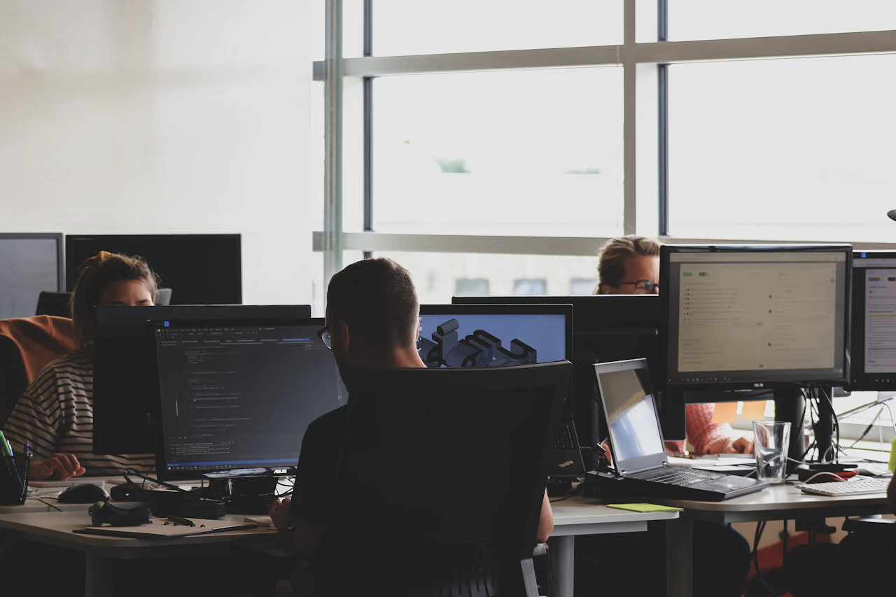 Vibe Hunting: AI Agents Enhance Threat Detection in Cybersecurity