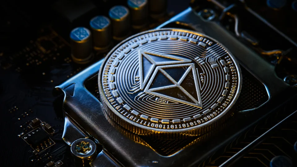 Crypto Market Stagnates Amid Economic Optimism and Geopolitical Tensions