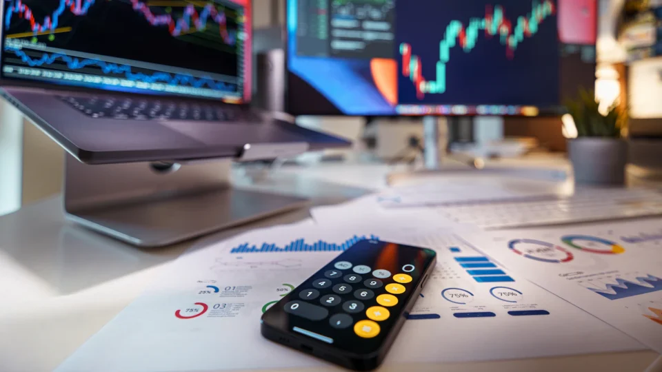 AI infrastructure stocks rally — Julius Baer, Richard Tang