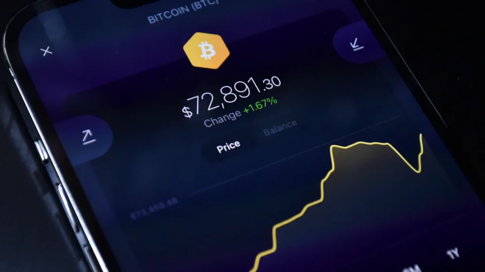 Dogecoin Faces Critical $0.1020 Support Amid Revolut Card Launch