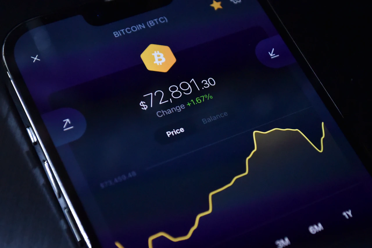 Dogecoin Faces Critical $0.1020 Support Amid Revolut Card Launch