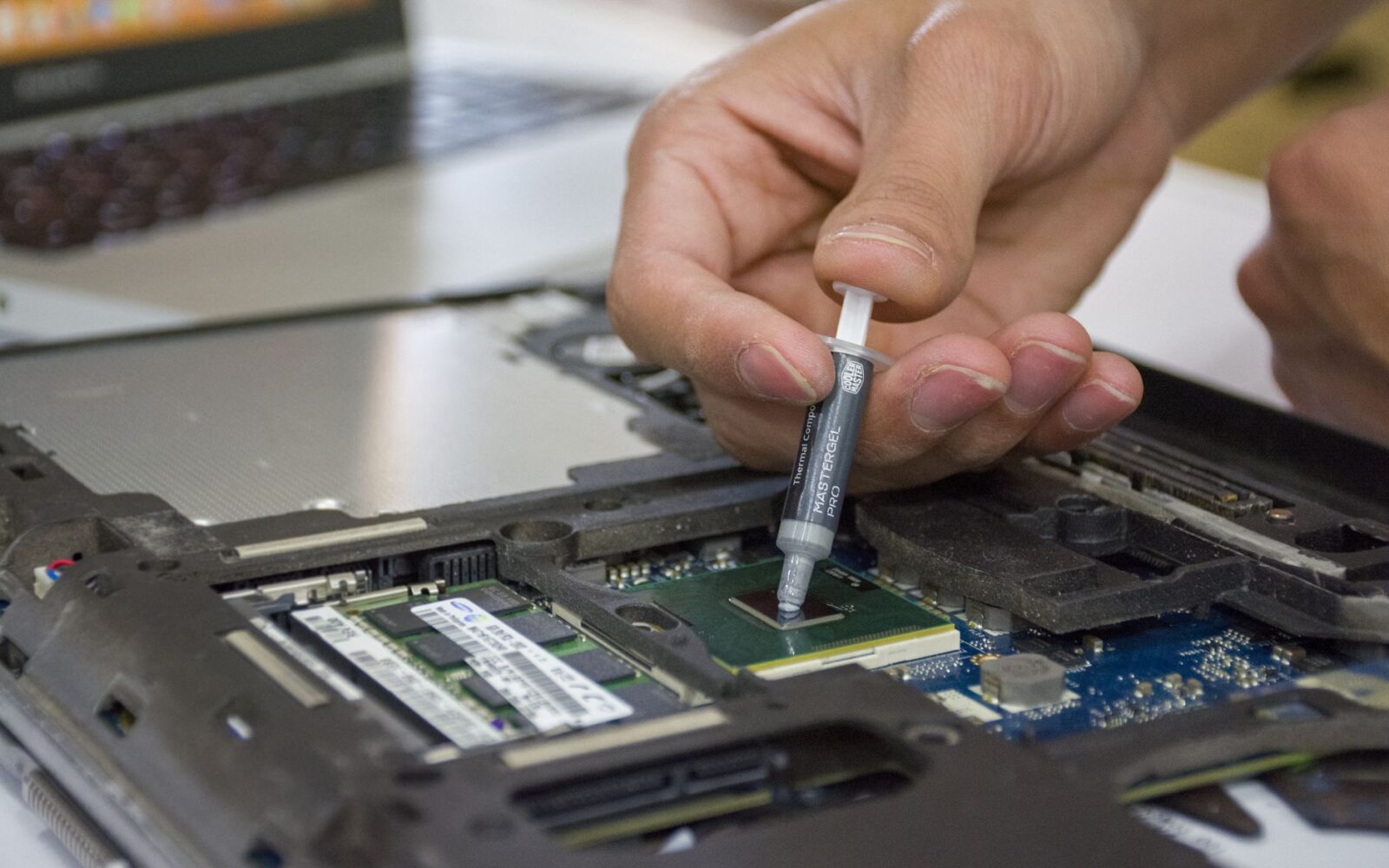 Lotus Microsystems Unveils vStrata: A New Era for AI Infrastructure
