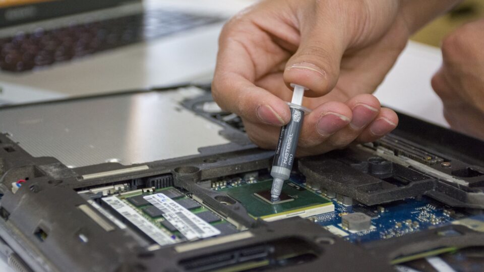 Lotus Microsystems Unveils vStrata: A New Era for AI Infrastructure