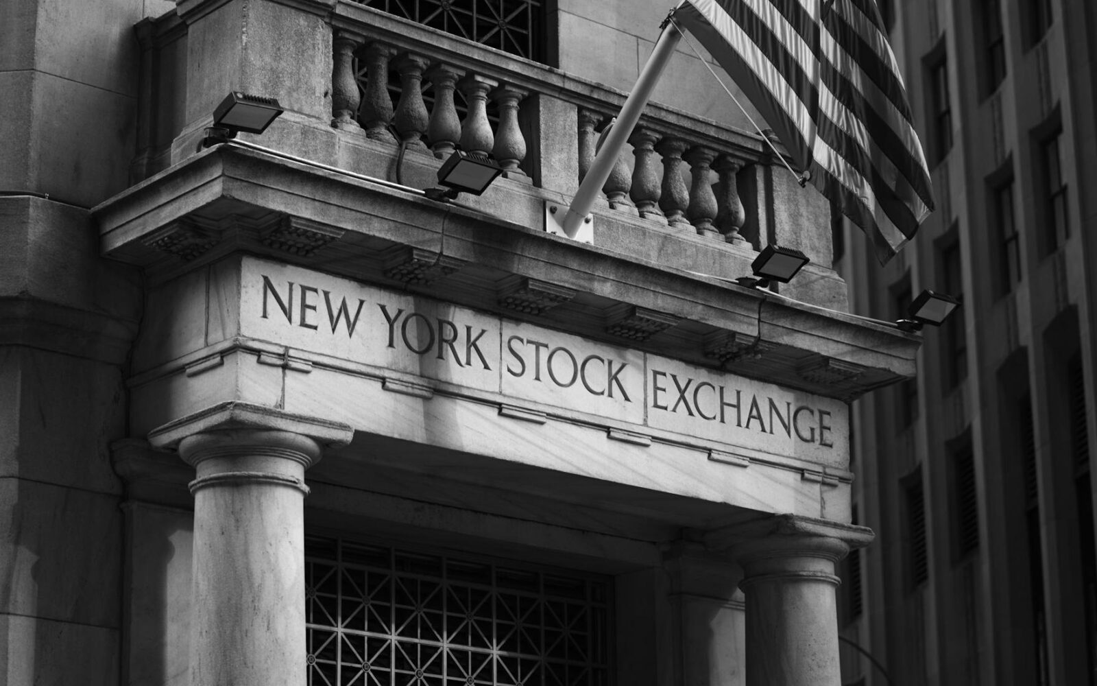 Big Tech Diversifies Bond Funding in Global Markets for AI Infrastructure