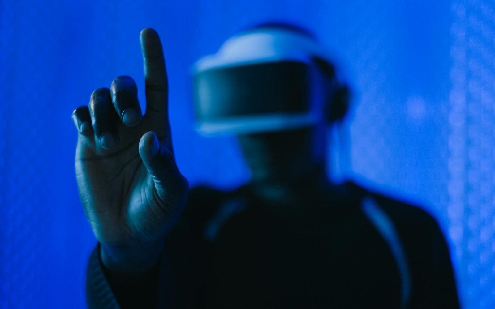 LayerZero Faces 6% Decline Amid Virtuals Migration to Chainlink